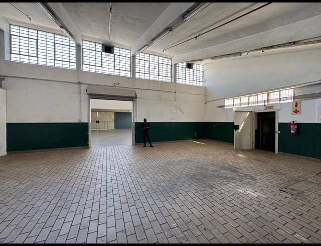 3,650M² WAREHOUSE TO LET IN LONGDALE